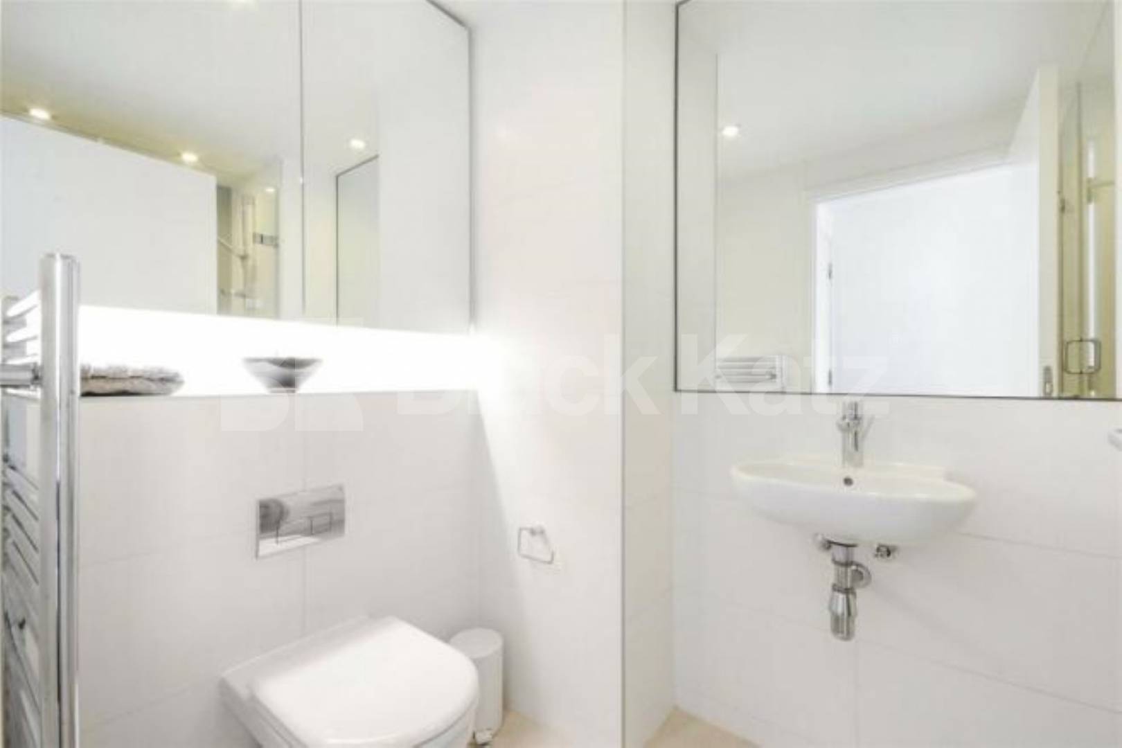 Located on the 17th floor of this iconic development with 24 hour concierge . Strata, Walworth Road , Elephant and Castle